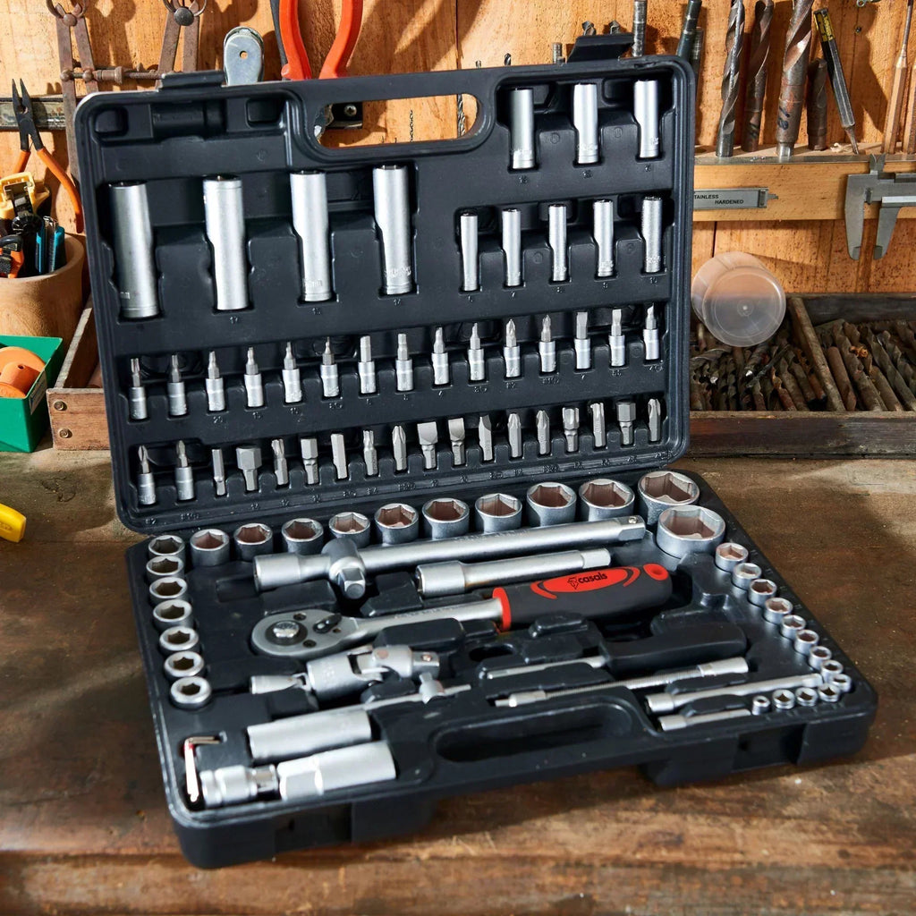 MOTOSIERRA INALAMBRICA MAKITA + 2 BATERIAS 48V + KIT CAJA DE HERRAMIENTAS 108PCS DE REGALO